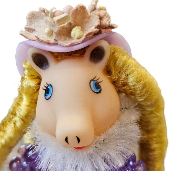 VTG 70s Ugly Pig Purple Blonded Beaded Safety Pin Figure Miss Piggy 4" Unique - Picture 2 of 9
